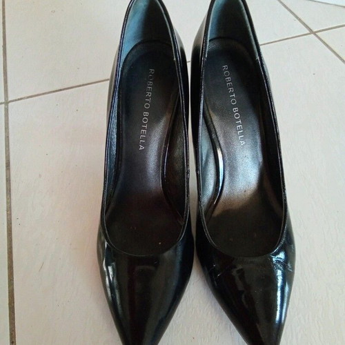 Roberto Botella patent leather black pumps size 37 like new