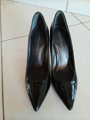 Roberto Botella patent leather black pumps size 37 like new