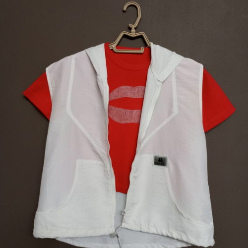 T-shirt with white sporty sleeveless vest gift set
