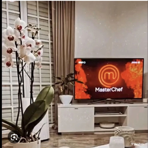 White glossy TV stand like new 160x42x45 cm