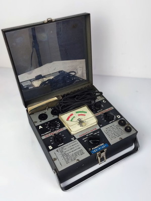 Sencore Mighty Mite TC109 tube tester used with original manual