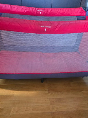 Hauck playpen like new, cradle and cot