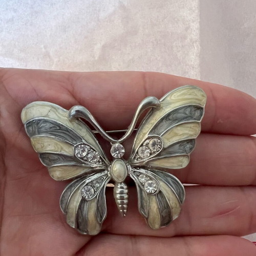 Butterfly pin like new