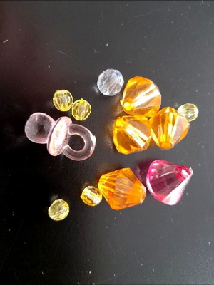 Πλαστικά κρυσταλλάκια καινούργια, πακέτο 12 τεμαχίων για χειροτεχνίες