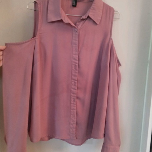 Pink shirt like new with shoulder cutouts