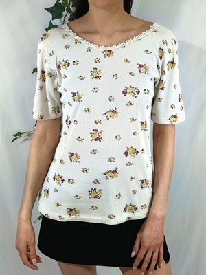 On Line short-sleeve white rib floral top like new, size M