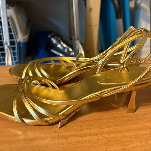 Stradivarius sandals 38 like new, gold