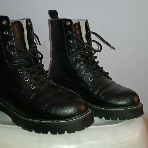 Boots fur-lined new, size 41, black
