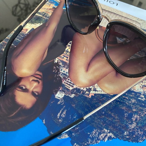 Quay Australia sunglasses used butterfly black with gold