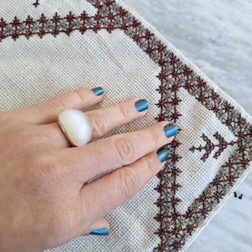 Ring with cat's eye stone size 18 used, metal and stone