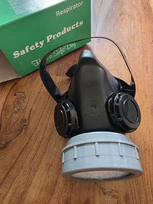 Respirator half-face mask with replaceable filters new
