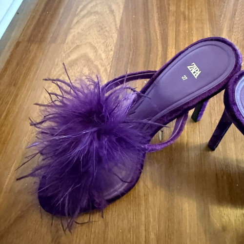 Zara purple velvet sandals size 37 new with heel and feathers