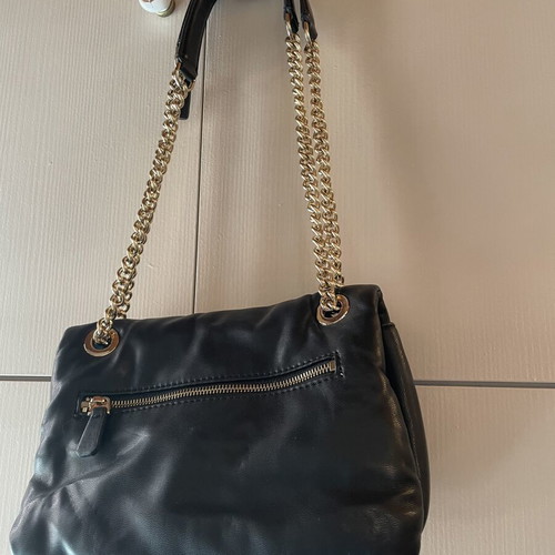 Guess Puffy crossbody bag like new, spacious modern design