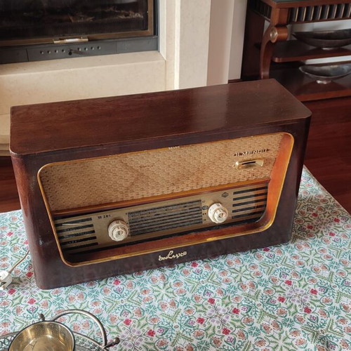 Vintage Antique Radio like new