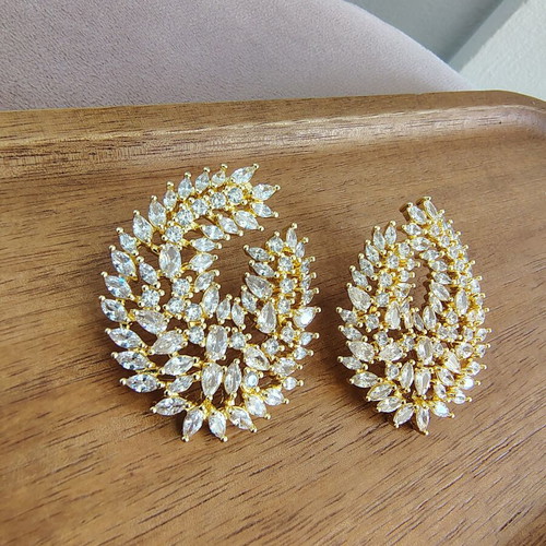 Gold earrings with zircon stones