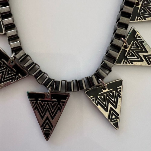 Necklace with metal elements like new, black and gold