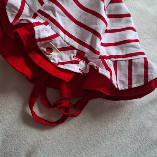 Baby girl hat like new, 6 to 16 months