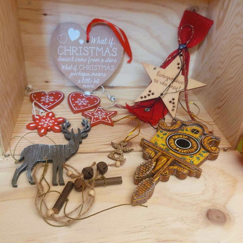 Wooden vintage Christmas ornaments used, pack