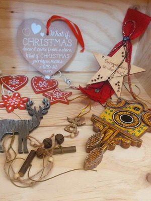 Wooden vintage Christmas ornaments used, pack