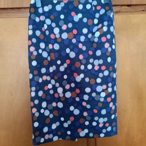 Hobbs pencil skirt size 6/34 like new, colorful cotton