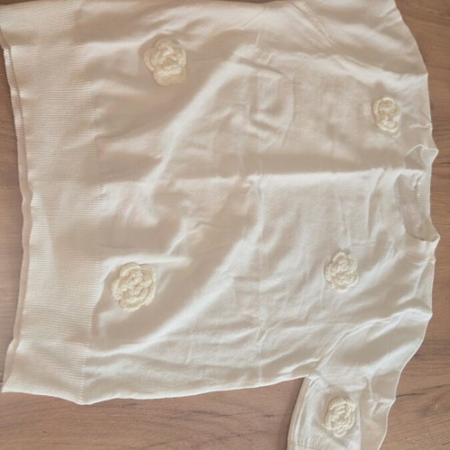 T-shirt with Beautiful Flowers new, size M, white