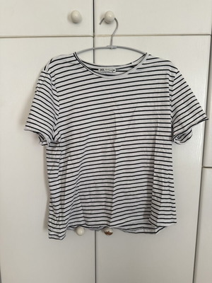 Zara Basic T-Shirt Like New, Size L