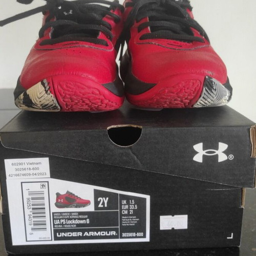 Under Armour kids basketball shoes used size 33.5
