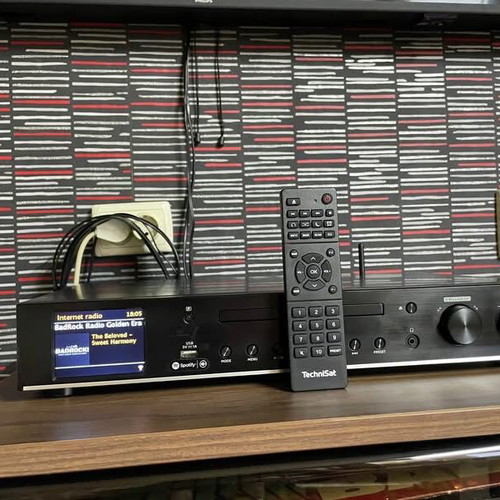 TechniSat DIGITRADIO 143 CD Radio adapter like new
