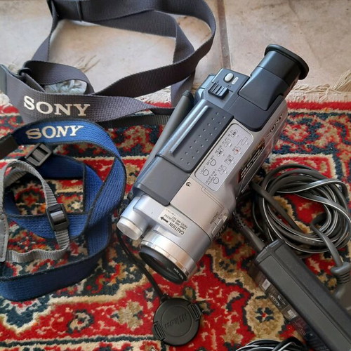 Sony Digital-8 Digital Video Camcorder DCR-TRV355E used, with charger and 2 straps