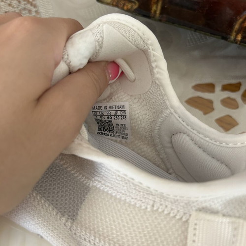 Yeezy Boost 350 v2 Bone sneakers new