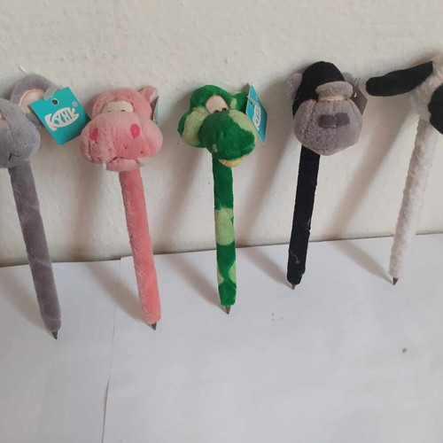 Animal pens old for collection, do not write