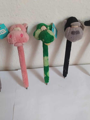 Animal pens old for collection, do not write