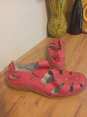 Avenue leather sandals size 37 like new, pink