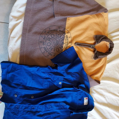 Clothing set for 6-year-old boy like new, 2 sweatshirts and 1 shirt