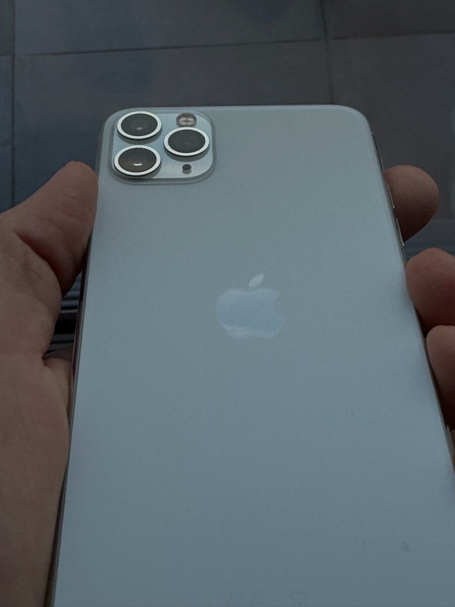 iPhone 11 Pro Max 512GB Silver like new - € 320,00 - Vendora.cy