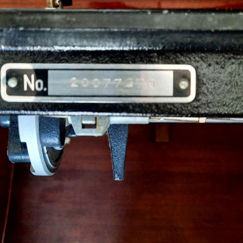 Pfaff 50 antique sewing machine with cabinet, fully functional
