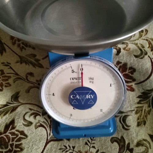 Camry Mechanical Kitchen Scale 5kg used, retro vintage style