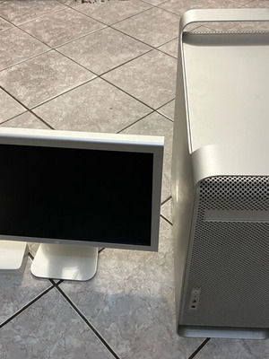 Apple Power Mac G5 a1177 2.0GHz Dual Core Desktop with Apple Cinema Display 20” used