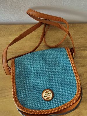 Women's crossbody bag like new, camel and turquoise embossed flap