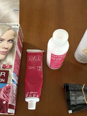 Βαφές μαλλιών σαν καινούργιες, πακέτο με Garnier και οξυζενέ