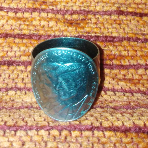 Replica ring with John and Robert Kennedy used
