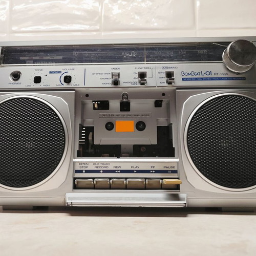 Toshiba RT-100S Vintage Boombox used, radio and cassette player