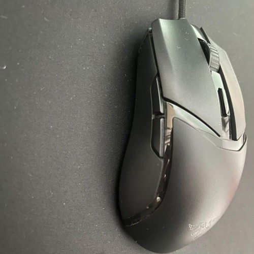Razer Cobra mouse like new, 8500 DPI, 58g, Gen-3 switches, RGB lighting
