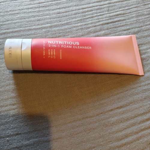 Estee Lauder Nutritious Cleansing Foam new, regular size