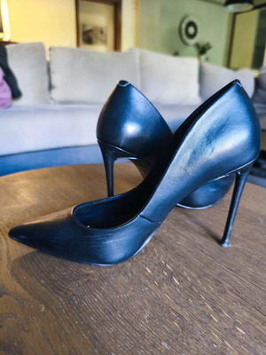 Steve Madden black heels size 41 like new