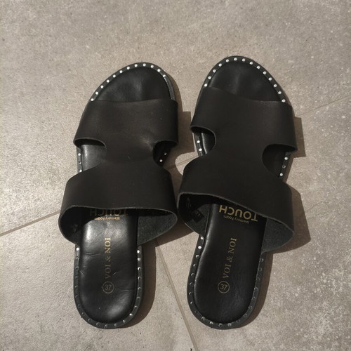 Voi & Noi Black Flat Sandals Size 37 Like New