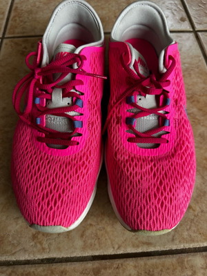 Nike Zoom Fit sneakers size 38.5, like new, bright pink