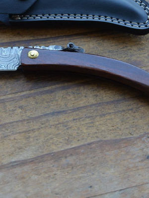 Damascus folding knife 100% handmade with rose wood handle new