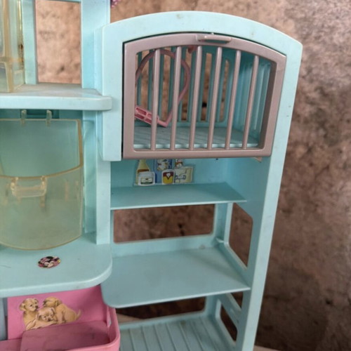 Mattel Barbie veterinary clinic used in good condition