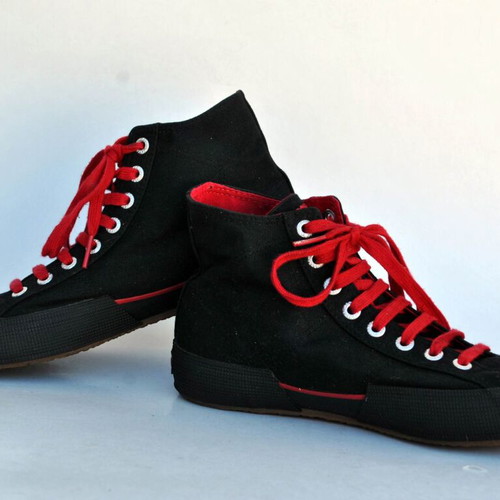 Hi-top canvas sneakers used, black with red laces, size 38
